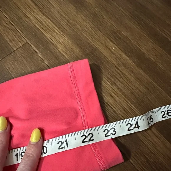 Lululemon Align High-Rise Crop 23"
Lip Gloss
W6BGLS
Double lined
Size 10 - Picture 6 of 8